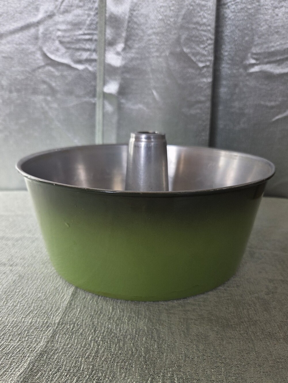 Source Unknown Green Gradient Aluminum Angel Food Cake Pan